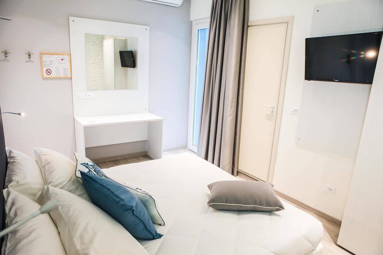 Hotel Veliero Римини Экстерьер фото